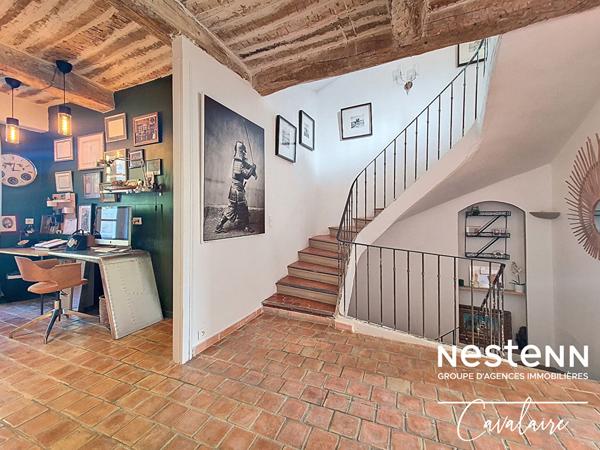 Maison de ville en centre-ville de Cogolin d'environ 131 m² sur 3 niveaux