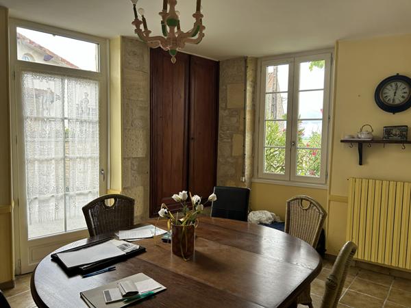 Charmante maison de caractère avec cave voûtée et jardins Fontaine chalendray