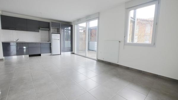 APPARTEMENT T3 avec 2 places stationnement Port-Sud