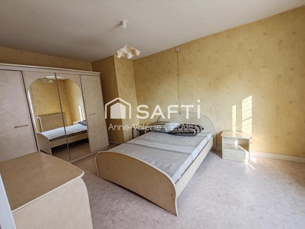 Maison 3 logements (T3,T5,T3)+garages+jardins