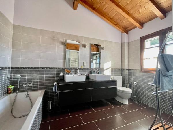 Maison à vendre 9 pièces SARE (64)