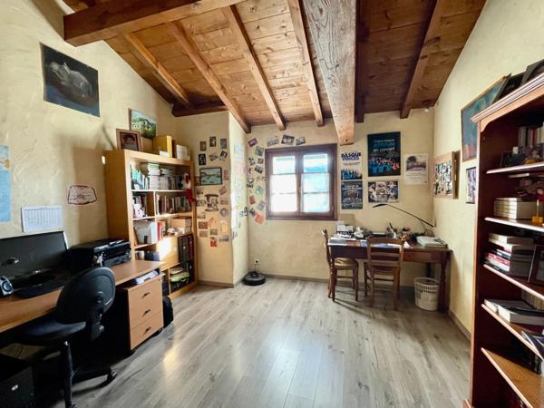 Maison à vendre 9 pièces SARE (64)