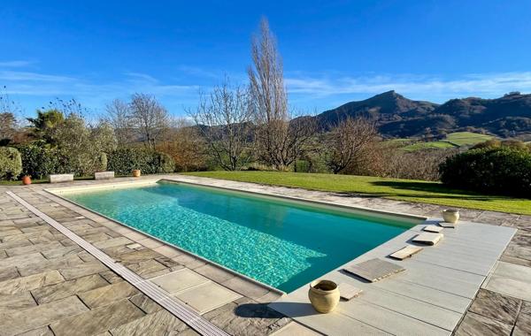 Maison à vendre 9 pièces SARE (64)