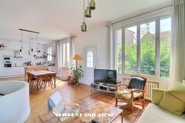 COEUR COLONIE !! A 5MN A PIED DE LA GARE DU CENTRE VILLE TRES BELLE MAISON TYPE LOFT A L' ESPRIT BOHEME 175M2 6 PIECES 3 CHAMBRES ENTIEREMENT RENOVEE DEPENDANCE TERRASSE ET JARDIN GARAGE