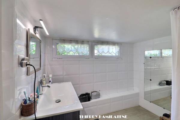 COEUR COLONIE !! A 5MN A PIED DE LA GARE DU CENTRE VILLE TRES BELLE MAISON TYPE LOFT A L' ESPRIT BOHEME 175M2 6 PIECES 3 CHAMBRES ENTIEREMENT RENOVEE DEPENDANCE TERRASSE ET JARDIN GARAGE