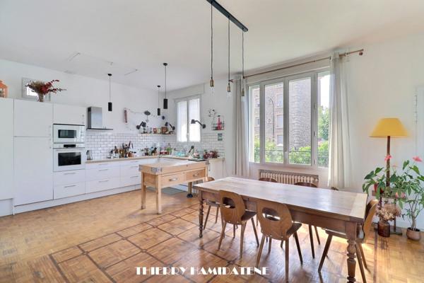 COEUR COLONIE !! A 5MN A PIED DE LA GARE DU CENTRE VILLE TRES BELLE MAISON TYPE LOFT A L' ESPRIT BOHEME 175M2 6 PIECES 3 CHAMBRES ENTIEREMENT RENOVEE DEPENDANCE TERRASSE ET JARDIN GARAGE