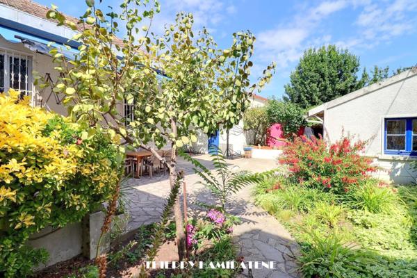 COEUR COLONIE !! A 5MN A PIED DE LA GARE DU CENTRE VILLE TRES BELLE MAISON TYPE LOFT A L' ESPRIT BOHEME 175M2 6 PIECES 3 CHAMBRES ENTIEREMENT RENOVEE DEPENDANCE TERRASSE ET JARDIN GARAGE