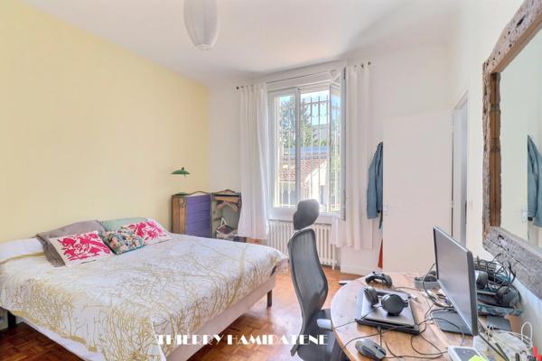 COEUR COLONIE !! A 5MN A PIED DE LA GARE DU CENTRE VILLE TRES BELLE MAISON TYPE LOFT A L' ESPRIT BOHEME 175M2 6 PIECES 3 CHAMBRES ENTIEREMENT RENOVEE DEPENDANCE TERRASSE ET JARDIN GARAGE