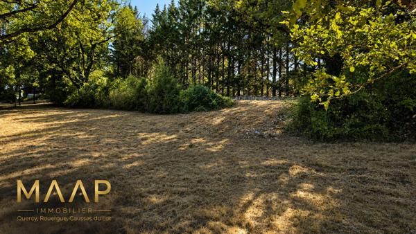 Terrain constructible 10 069 m² avec vue exceptionnelle - Esclauzels - 45 000 €