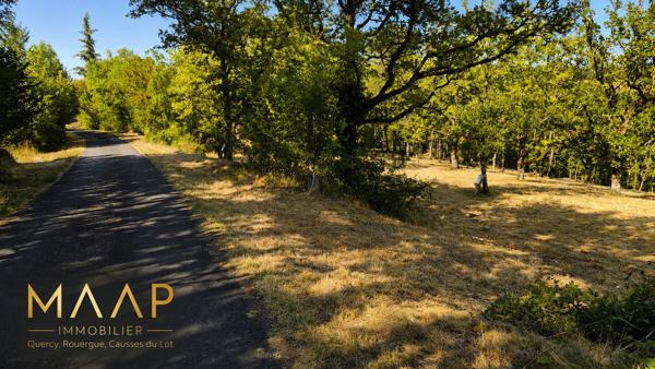 Terrain constructible 10 069 m² avec vue exceptionnelle - Esclauzels - 45 000 €