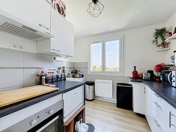 Appartement T3 lumineux avec garage, cave et parking .