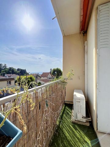 Appartement T3 lumineux avec garage, cave et parking .
