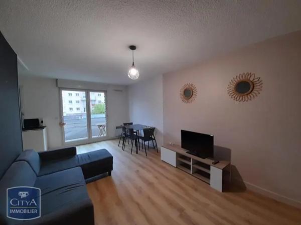 Appartement à louer 2 pièces 50.95m² Laval (53000)