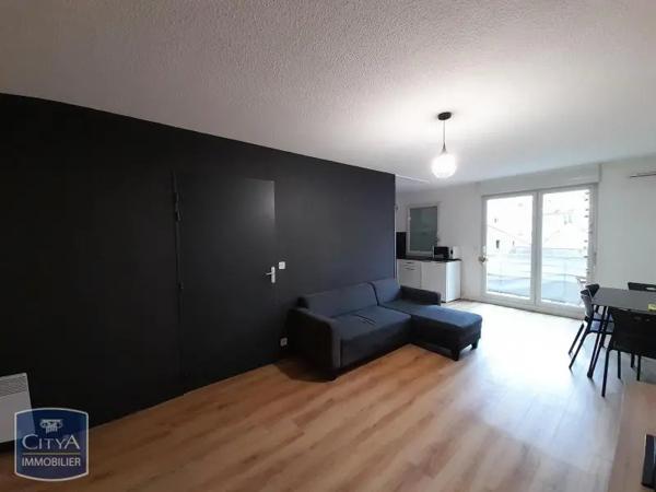 Appartement à louer 2 pièces 50.95m² Laval (53000)