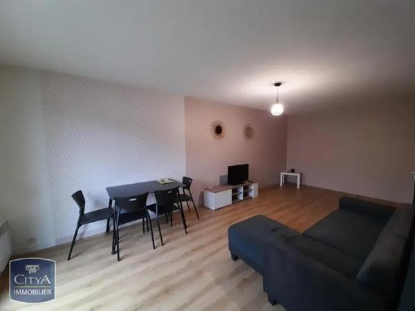 Appartement à louer 2 pièces 50.95m² Laval (53000)