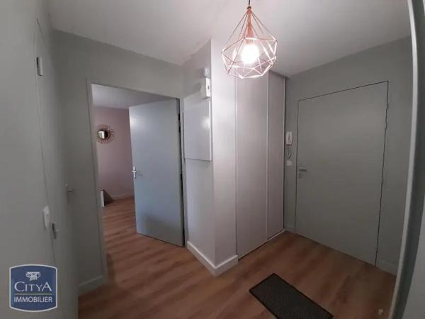 Appartement à louer 2 pièces 50.95m² Laval (53000)