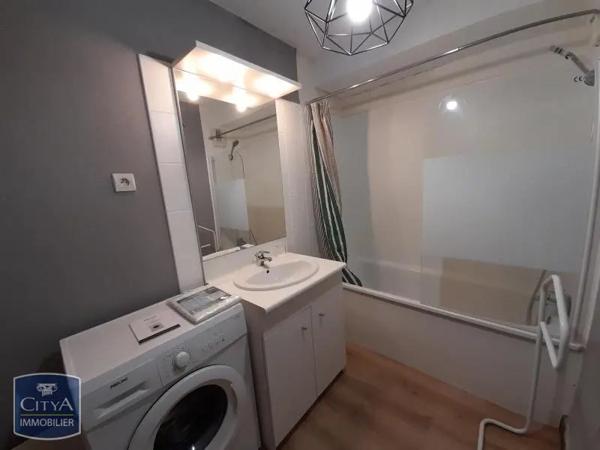 Appartement à louer 2 pièces 50.95m² Laval (53000)