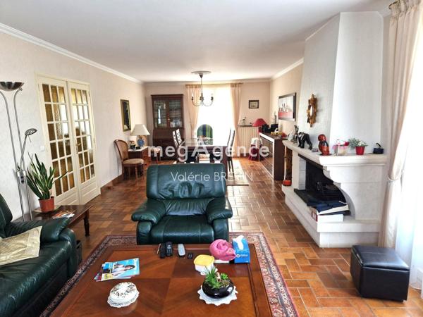 Maison à Saint-Berthevin, 53940 - 7 pièces 174m²