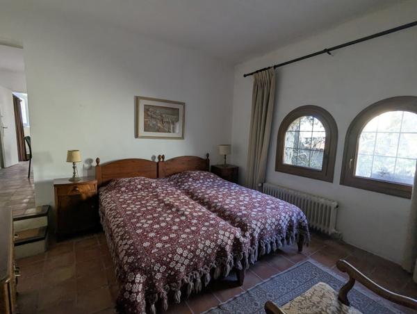 Magnifique maison de village en pierres avec trois logements, terrasse