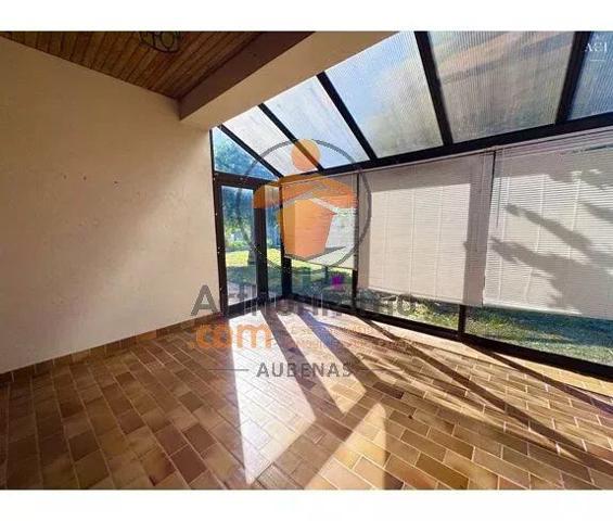 Vente                                                      Maison
                        
                     5 pièces                      110 m2                     à Saint-Étienne-de-Fontbellon