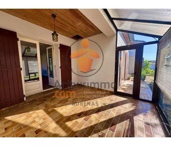 Vente                                                      Maison
                        
                     5 pièces                      110 m2                     à Saint-Étienne-de-Fontbellon