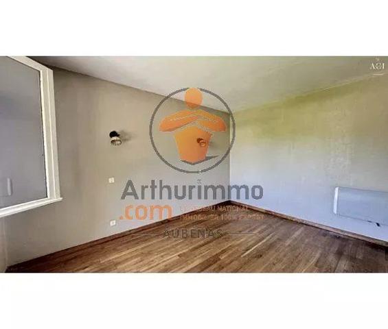 Vente                                                      Maison
                        
                     5 pièces                      110 m2                     à Saint-Étienne-de-Fontbellon