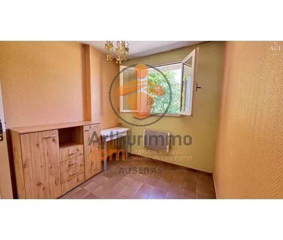 Vente                                                      Maison
                        
                     5 pièces                      110 m2                     à Saint-Étienne-de-Fontbellon