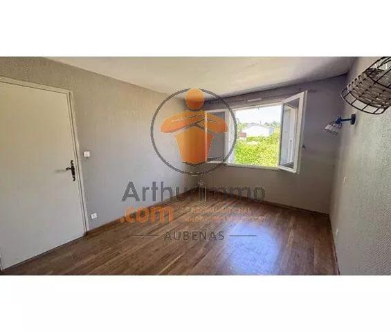 Vente                                                      Maison
                        
                     5 pièces                      110 m2                     à Saint-Étienne-de-Fontbellon