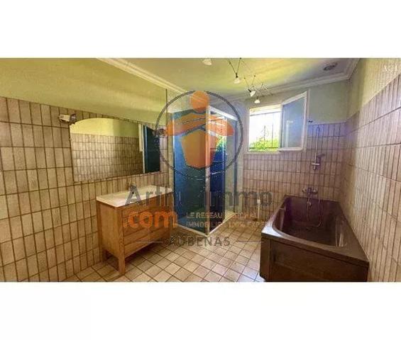 Vente                                                      Maison
                        
                     5 pièces                      110 m2                     à Saint-Étienne-de-Fontbellon