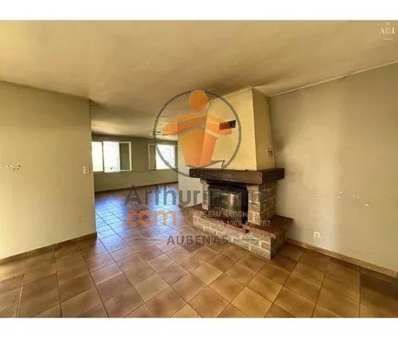 Vente                                                      Maison
                        
                     5 pièces                      110 m2                     à Saint-Étienne-de-Fontbellon