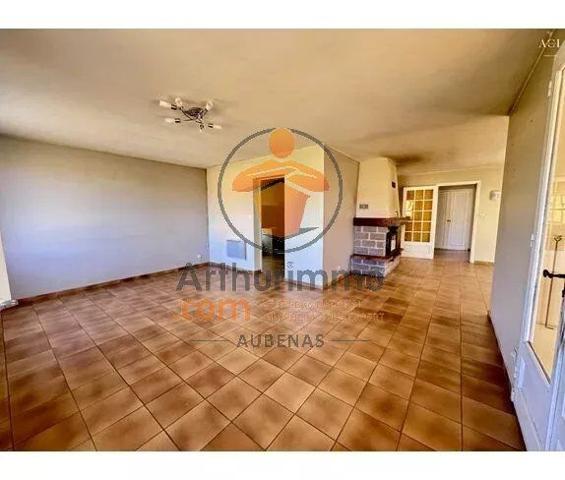 Vente                                                      Maison
                        
                     5 pièces                      110 m2                     à Saint-Étienne-de-Fontbellon