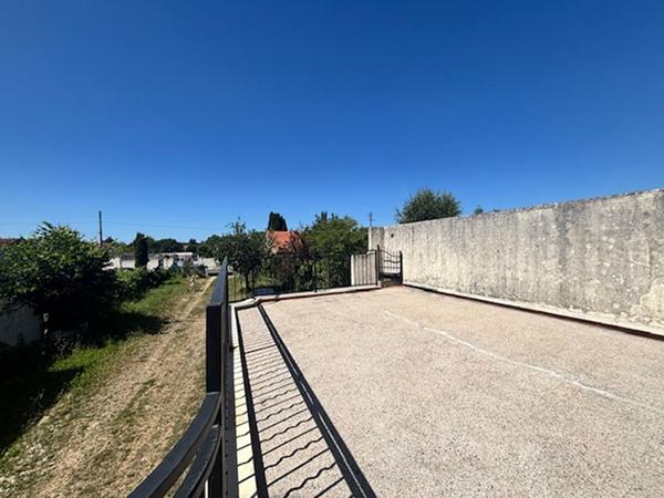 T3 avec terrasse et place de parking