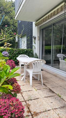 Charmant appartement 2 pièces avec terrasse et vue sur parc – Honfleur centre à pied