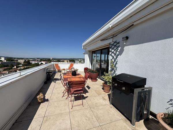 Magnifique Appartement en dernier étage extra muros 138m²