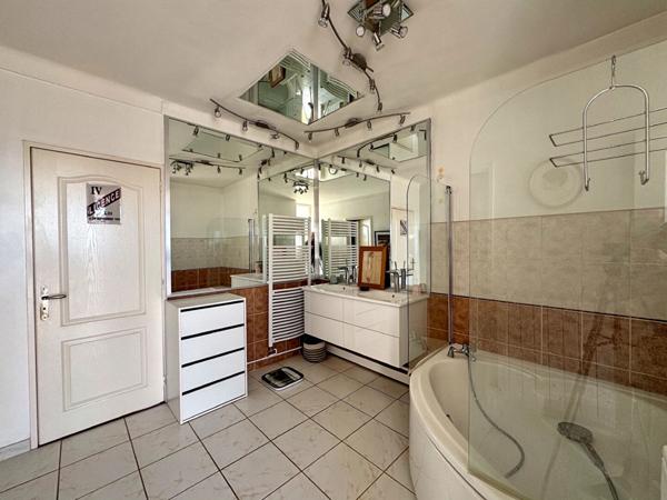 Magnifique Appartement en dernier étage extra muros 138m²