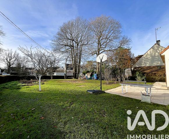 Maison à vendre 9 pièces 261 m² Le Mesnil-Saint-Denis