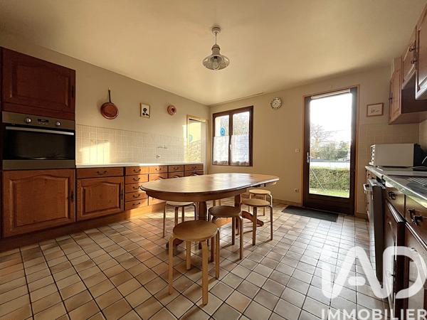 Maison à vendre 9 pièces 261 m² Le Mesnil-Saint-Denis