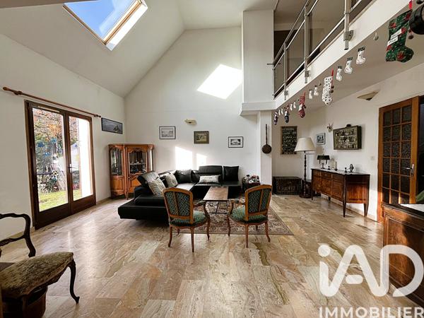 Maison à vendre 9 pièces 261 m² Le Mesnil-Saint-Denis