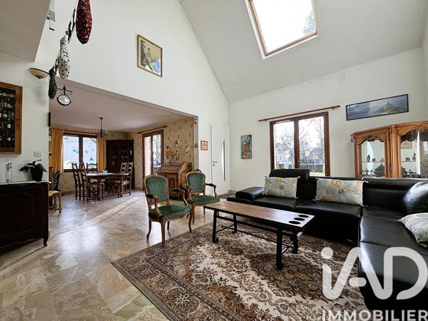 Maison à vendre 9 pièces 261 m² Le Mesnil-Saint-Denis