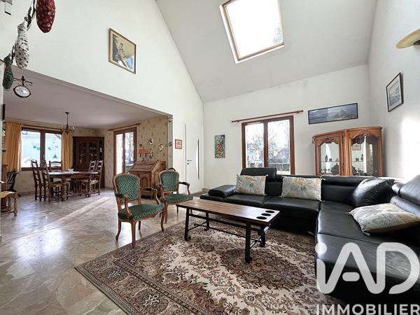 Maison à vendre 9 pièces 261 m² Le Mesnil-Saint-Denis