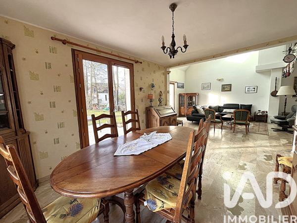 Maison à vendre 9 pièces 261 m² Le Mesnil-Saint-Denis