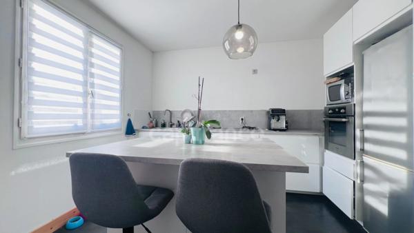 QUIMPER (29) Maison à vendre 5 pièces de 72 m² habitable et 97 m² utile - Garage - Terrasse - Jardinet.