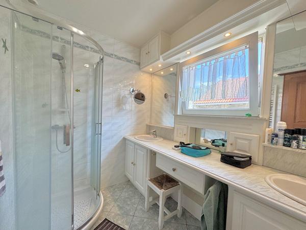 Pavillon T6 avec garage, jardin, terrasses * Proche Gare à YUTZ *