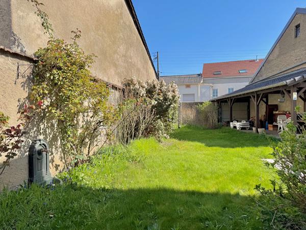 Pavillon T6 avec garage, jardin, terrasses * Proche Gare à YUTZ *