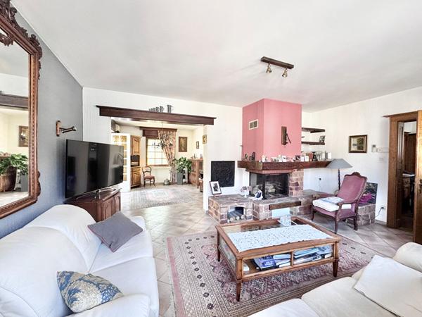 Pavillon T6 avec garage, jardin, terrasses * Proche Gare à YUTZ *