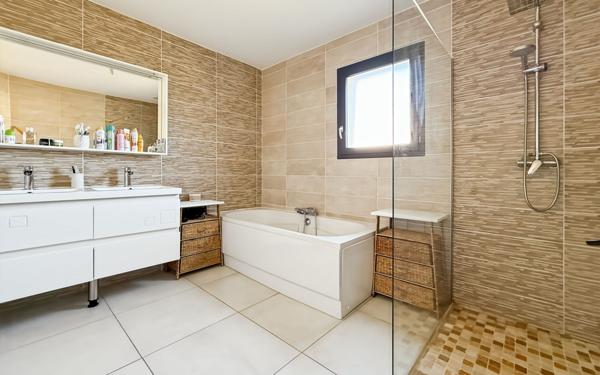 Maison à vendre    5 pièces •  Saint-Étienne-de-Tulmont