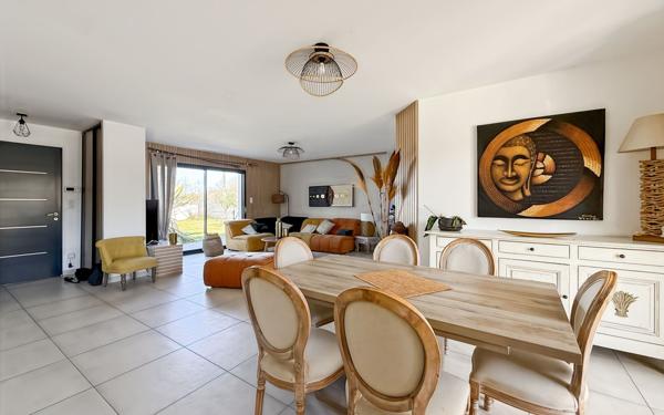 Maison à vendre    5 pièces •  Saint-Étienne-de-Tulmont