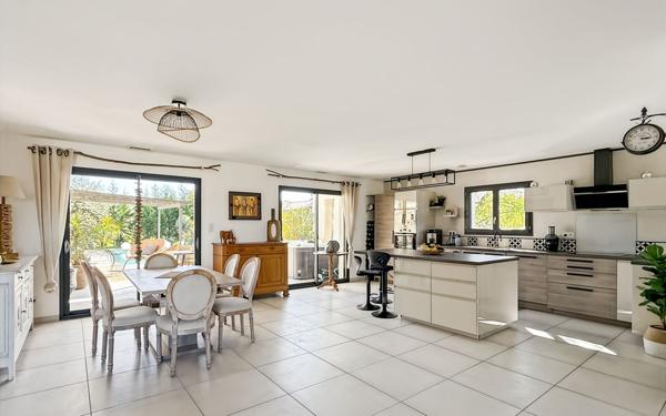 Maison à vendre    5 pièces •  Saint-Étienne-de-Tulmont