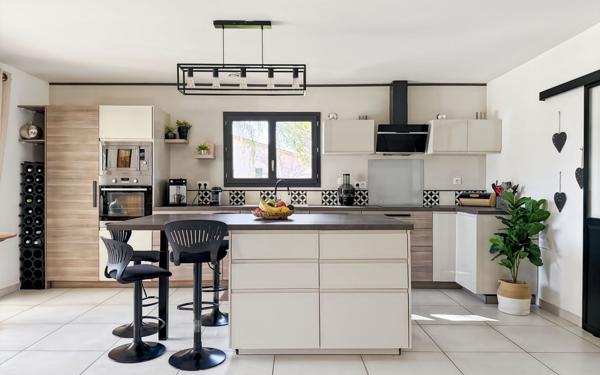 Maison à vendre    5 pièces •  Saint-Étienne-de-Tulmont