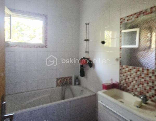 Immeuble de 1 500 m²